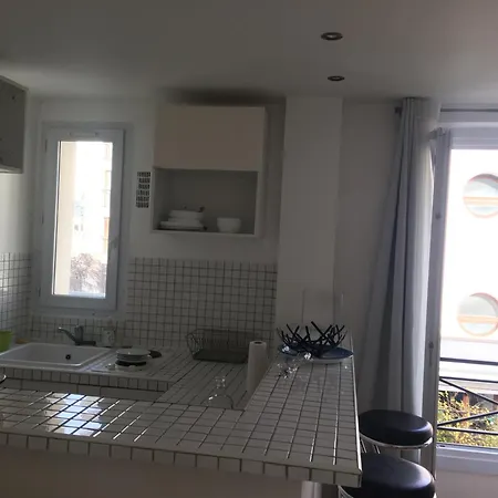 Apartment 2 Pieces Dans Impasse Fleurie